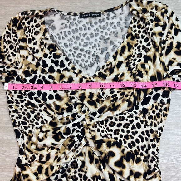 Cable & Gauge | Leopard Print Fitted Wrap Top - Picture 4 of 10